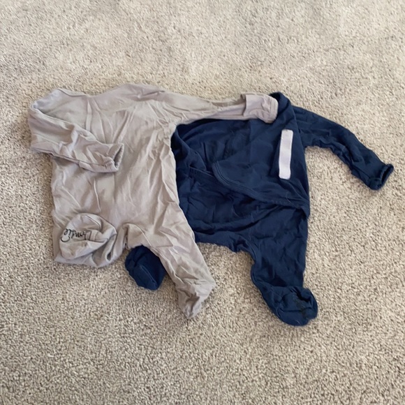 Set of two skin-to-skin footie pajamas - Picture 4 of 4